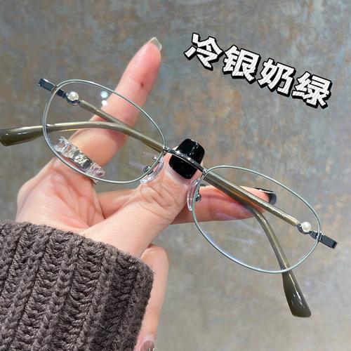 復(fù)古文藝之選 細(xì)框金屬眼鏡架的清雅魅力